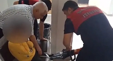 Urfa’da sağlık ocağında ayağı sandalyeye sıkıştı! İtfaiye yardımına koştu