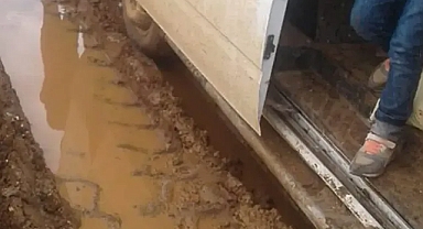 Urfa’da yağmur yağdı! Vatandaşlar mahsur kaldı!
