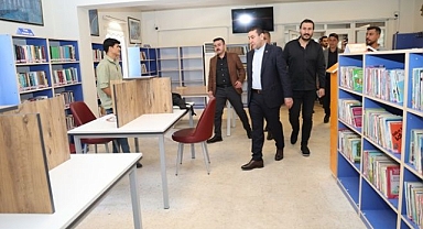 Başkan Özyavuz Kütüphanede Ders Çalışan Öğrencilerle Bir Araya Geldi