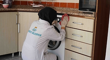 Haliliye’de Evde Bakım Hizmeti İle Haneler Temizleniyor