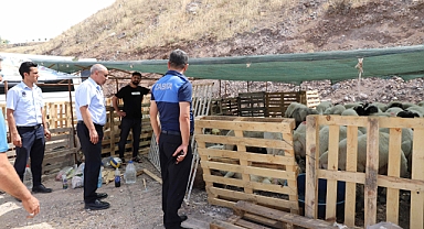 Karaköprü'de kurban satış yerleri hazırlanıyor