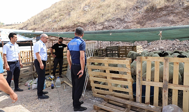 Karaköprü'de kurban satış yerleri hazırlanıyor
