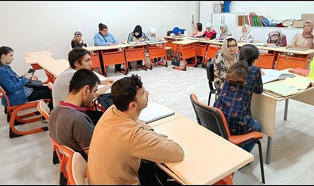 Kur’an-I Kerim'i Parmak Uçlarıyla Hatim Etti