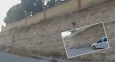 Pankartla uyarı var! Urfa’daki okulun duvarı tehlike saçıyor!