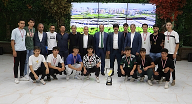 Şampiyon Gençler Kupayı Başkan Nihat Çiftçi'ye Getirdi