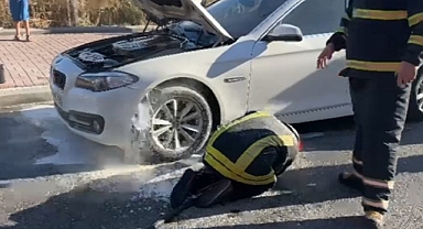 Urfa'da seyir halinde olan bir otomobil yandı!