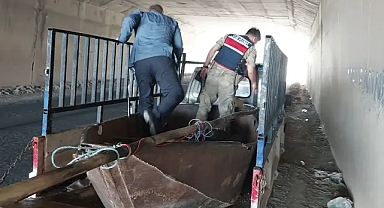 Urfa’daki aracın lastiği patlayınca gerçek ortaya çıktı!