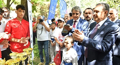 Vali Şıldak gençlerle 19 Mayıs etkinliklerine katıldı!