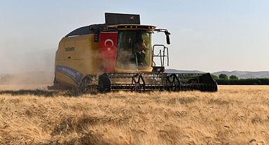 Buğday hasadına katılan Vali Şıldak'tan önemli uyarı!