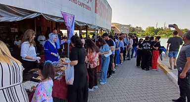 HRÜ Paylaşan Eller Grubu'ndan Öğrencilere Moral Desteği