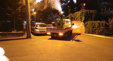 İlaçlama Ekipleri Gece Mesaisini Muhtarlarla Koordineli Yürütüyor