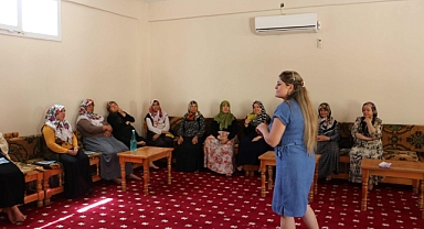 Karaköprü kırsalında kadınlara geri dönüşüm anlatılıyor