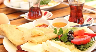 Serpme kahvaltıyla ilgili tartışmalar bitmiyor! Uzmanlar bu konuda ne diyor?