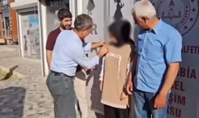 Tepki geldi! Urfa’da tüm soruları yanlış yapan öğrenciye altın takıldı!
