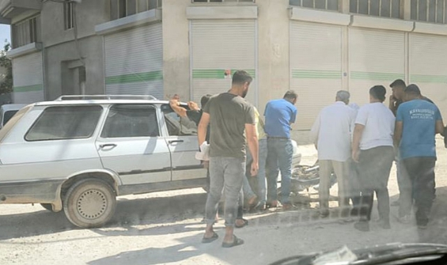 Urfa'da kontrolden çıkan motosiklet otomobilin altına girdi!