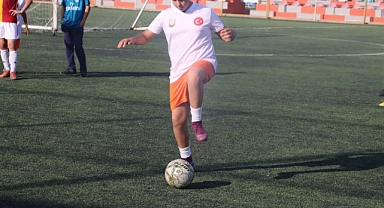 Büyükşehir Futbol Yaz Okulu Geleceğin Futbolcularını Yetiştiriyor