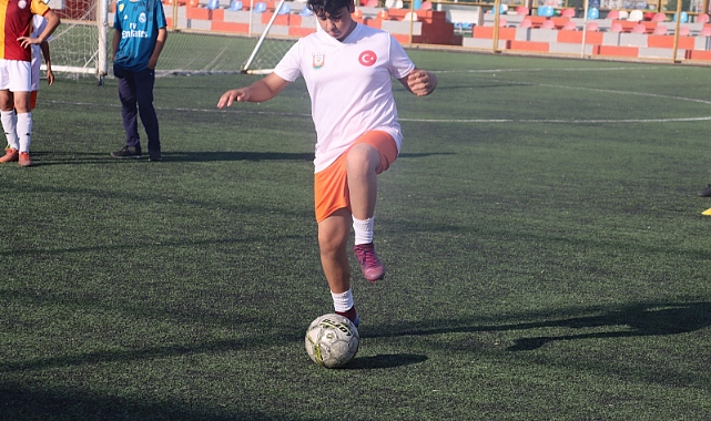Büyükşehir Futbol Yaz Okulu Geleceğin Futbolcularını Yetiştiriyor