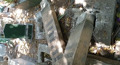 Ölüye de rahat yok! Urfa’da mezar taşlarına saldırı!
