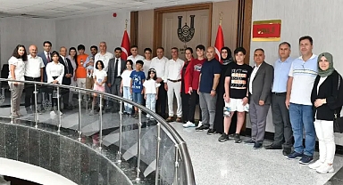 Türkiye birincileri Vali Şıldak ile buluştu