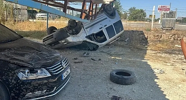Urfa’nın ilçesinde inanılmaz kaza! Araç takla attı!