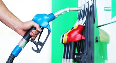 Benzine zam! Pompa fiyatlarına da yansıdı!