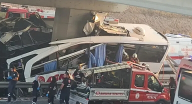 Köprünün ayağı yolcu otobüsünü biçti! Çok sayıda ölü ve yaralı var!