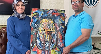 Ressam Çelik’ten Başkan Gökçe’ye anlamlı hediye
