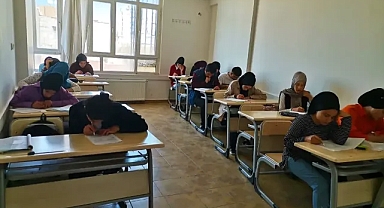 Siverek’te 80 öğrenci belediye kurslarında üniversiteye yerleşti