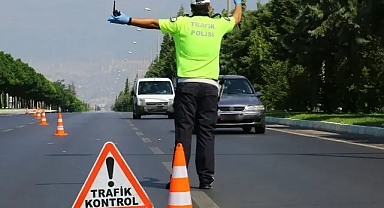 Trafikte sıkı denetim! 450 bin araç veya sürücüye işlem yapıldı!
