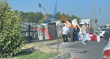 Urfa'da biber yüklü kamyon devrildi!