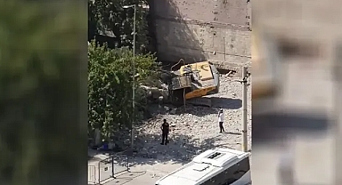 Urfa’da faciadan dönüldü! İş makinesi operatörü son anda kurtuldu!
