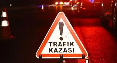 Urfa’da otomobil, fıstık yüklü traktöre çarptı!