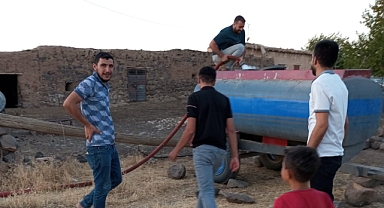 Viranşehir Belediyesi, Susuz Kalan Mahallelere Hızla Müdahale Etmeye Devam Ediyor