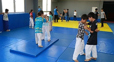 Judo kursu ile çocuklar şampiyonalara hazırlanıyor