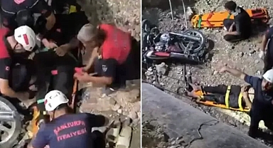 Urfa’da motosikletle çukura düştüler!
