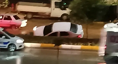 Urfa’da otomobil kazılan kanala düştü!