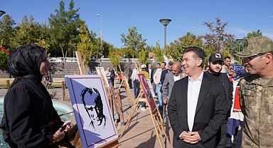 Başkan Bucak Cumhuriyet resim sergisinin açılışına katıldı