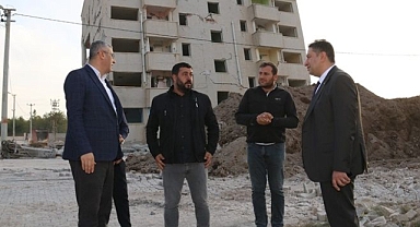 Doç. Dr. Abdullah Solmaz, Harran devlet hastanesinde incelemelerde bulundu