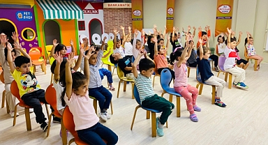 Minik öğrencilere 112 Acil Sağlık Hizmetleri ve Ambulans tanıtımı yapıldı