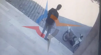 Urfa'da caminin önünden çalındı! Saniye saniye kaydedildi