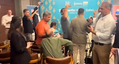 Urfa'daki basın mensupları depreme yakalandı!