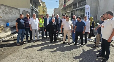 Viranşehir 'de eş başkanlar parke döşeme çalışmalarını yerinde inceledi