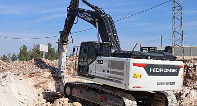 Büyükşehir Belediyesi Yol Ağını Genişletmeyi Sürdürüyor