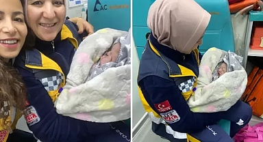 Hastaneye Götürülürken Ambulansta Doğum Yaptı