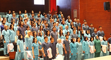 HRÜ Diş Hekimliği Fakültesi’nde Beyaz Önlük Giyme Töreni gerçekleştirildi