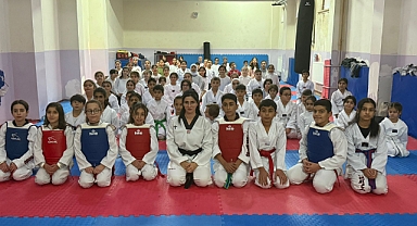 Şanlıurfa'da kadın tekvando antrenöründen öğrencilere gönüllü eğitim