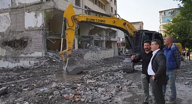 Siverek’te binada çökme meydana gelmişti! Bucak ekiplerden bilgi aldı