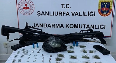 Urfa’nın ilçesinde operasyon! Esrar, silah ve çalıntı motosiklet ele geçirildi!