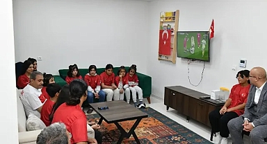Vali Şıldak, Milli Maç Coşkusunu Çocuklarla Birlikte Yaşadı