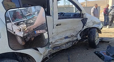 Yaralılar var! Şanlıurfa'da otomobiller çarpıştı!